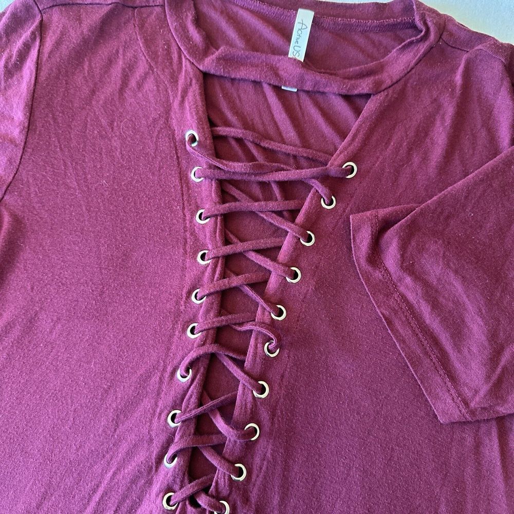 Active USA Women Medium T-shirt Laced front Maroon Stretch Short Sleeve Top‎